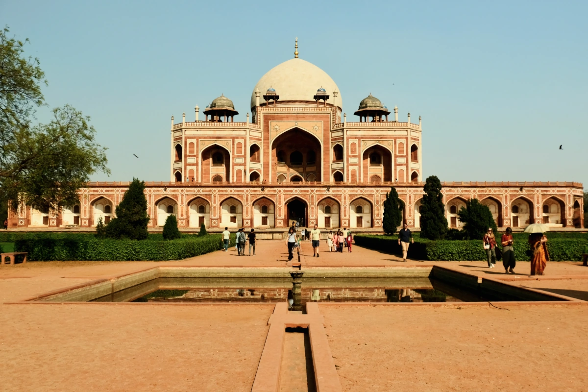 Début d’un voyage Holi à Delhi avec visite du tombeau d’Humayun, joyau du patrimoine moghol