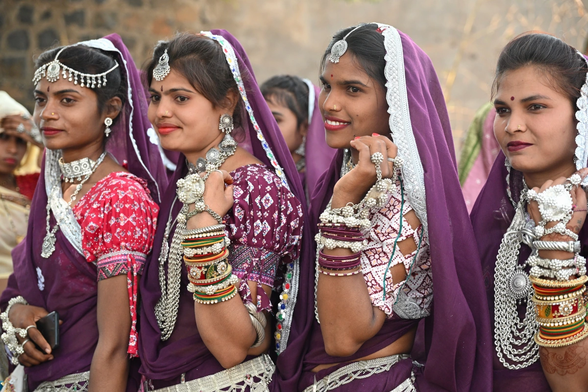 Circuit Heart of India avec la tribu Ratwa lors du festival Kawant, une célébration culturelle authentique et colorée au Gujarat.