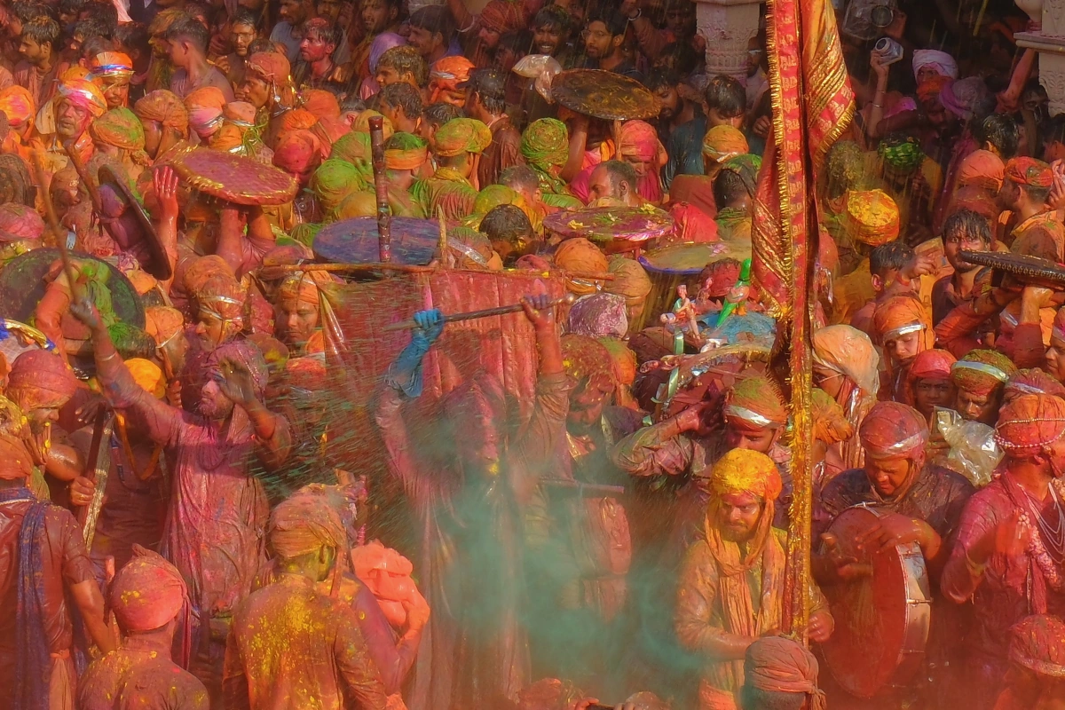 Lathmar Holi à Nandgaon – fête traditionnelle haute en couleurs pendant un voyage Holi 