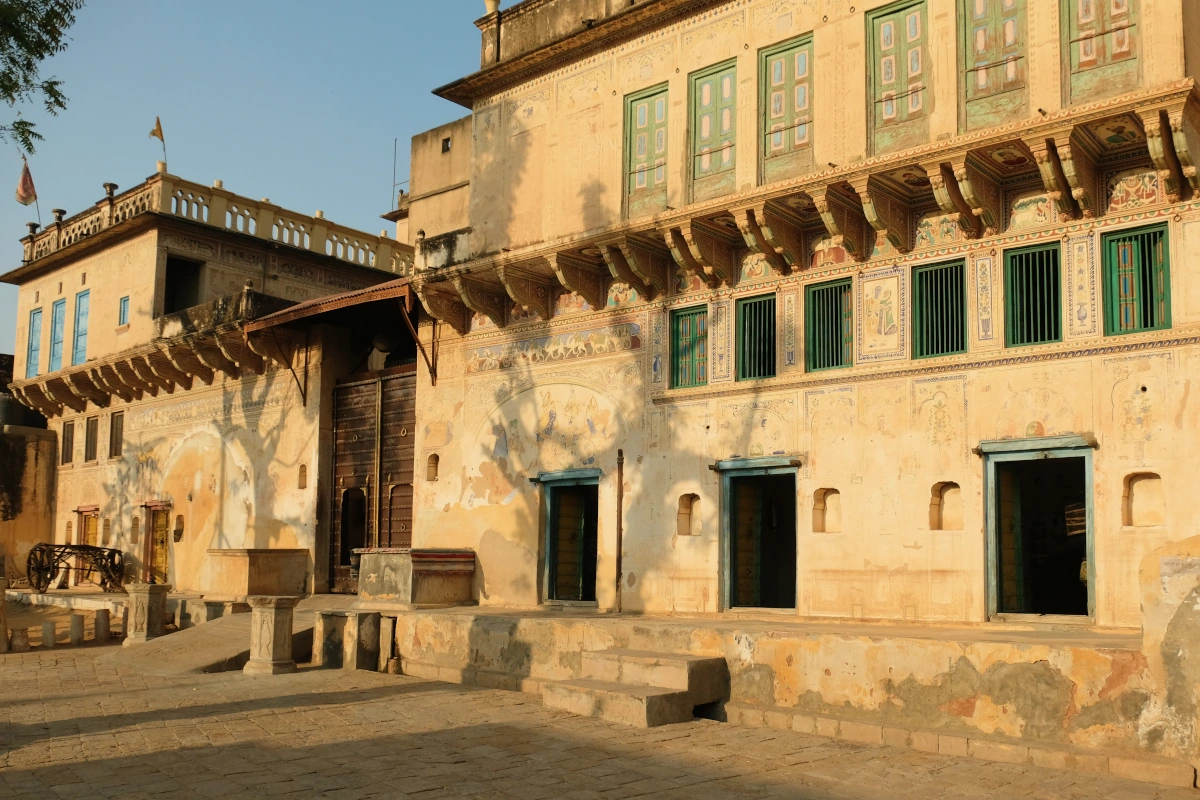 Havelis richement décorées de Mandawa, au cœur du Shekhawati, visitées pendant un voyage slow travel de 24 jours au Rajasthan.